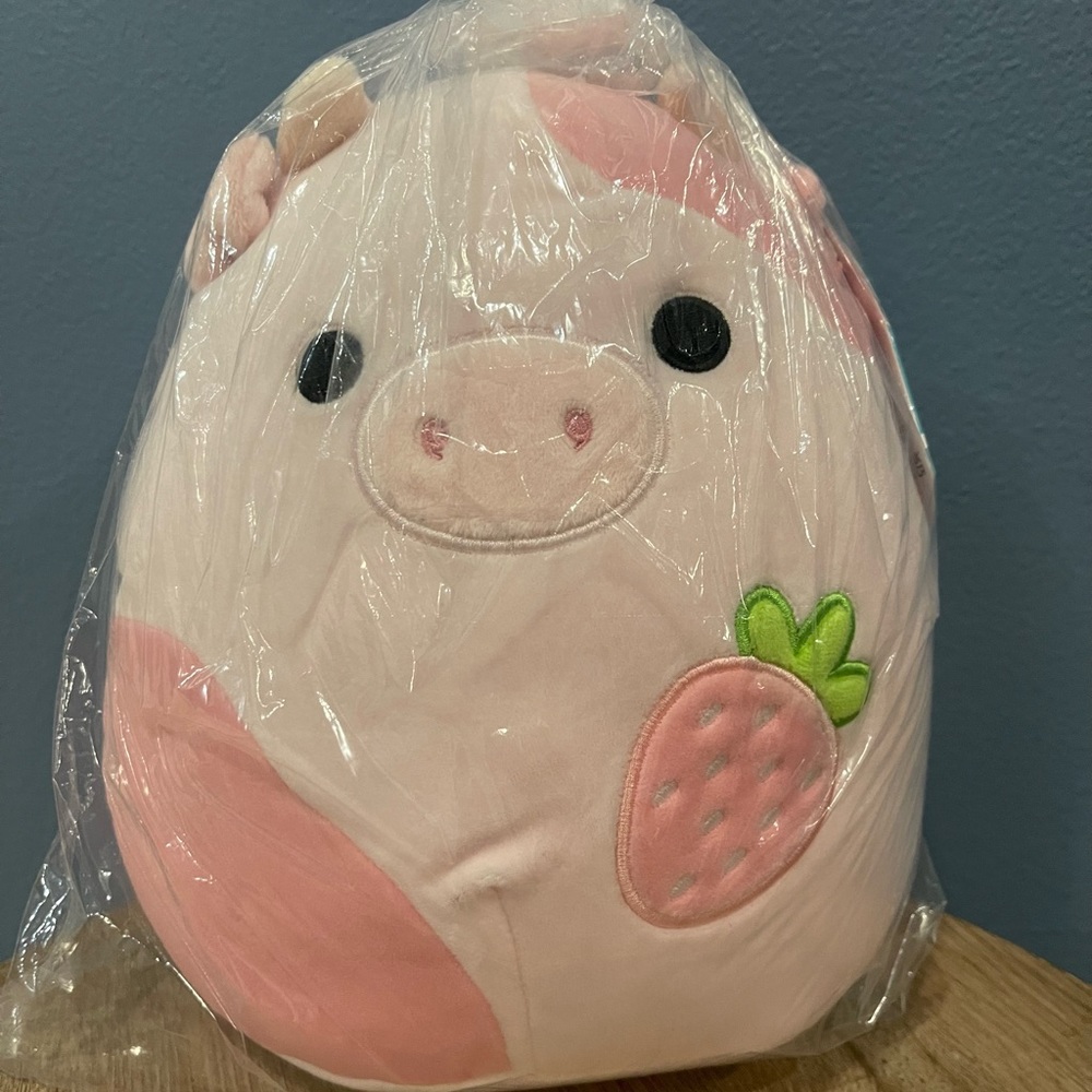 Reshma 8in Pink Strawberry Cow Hot Topic Exclusive